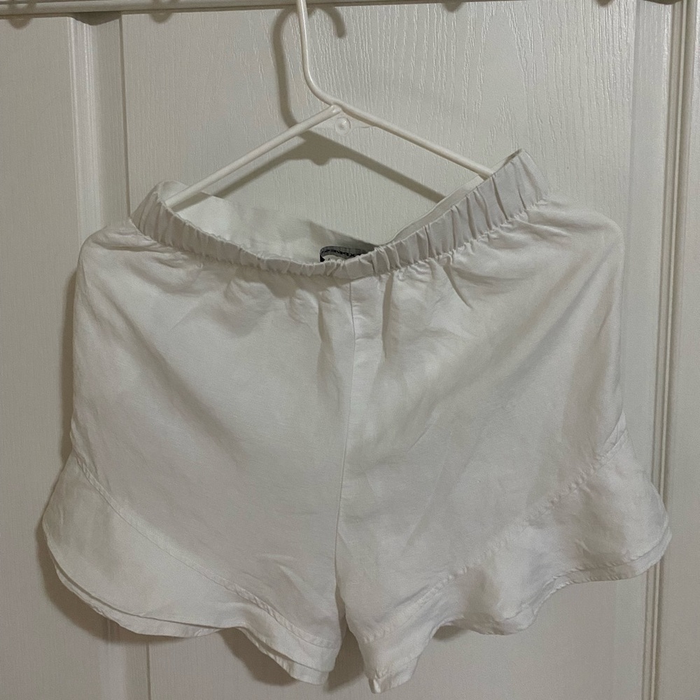 Express - Ruffle Linen Shorts - Picture 2 of 3